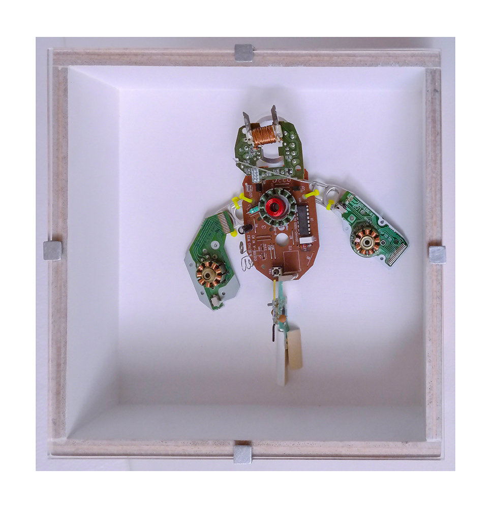 ROTORTUGA C - 22'9x22'9x9 cm - Reciclaje y ensamblado - Serie Animalario - Proyecto S.O.S.tenible - Políptico "Robotifauna" de 9 piezas - 2017 - Gata de Gorgos. 